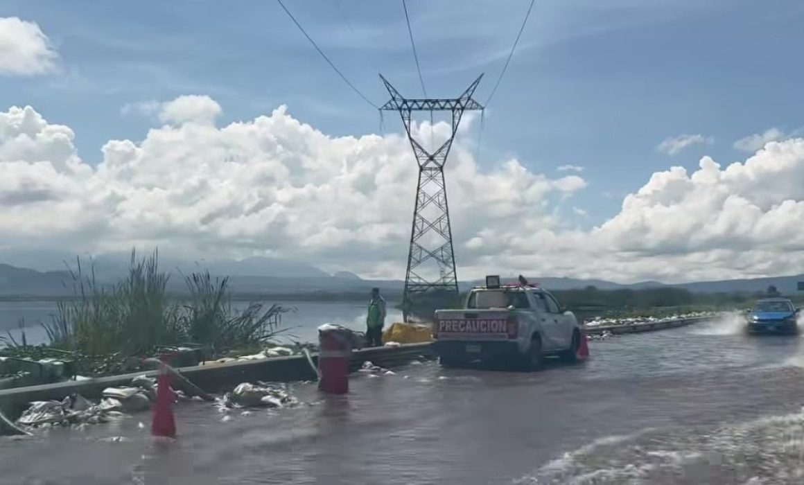 Suspenden paso en la autopista Lerma-Tenango por inundaciones