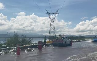 Suspenden paso en la autopista Lerma-Tenango por inundaciones