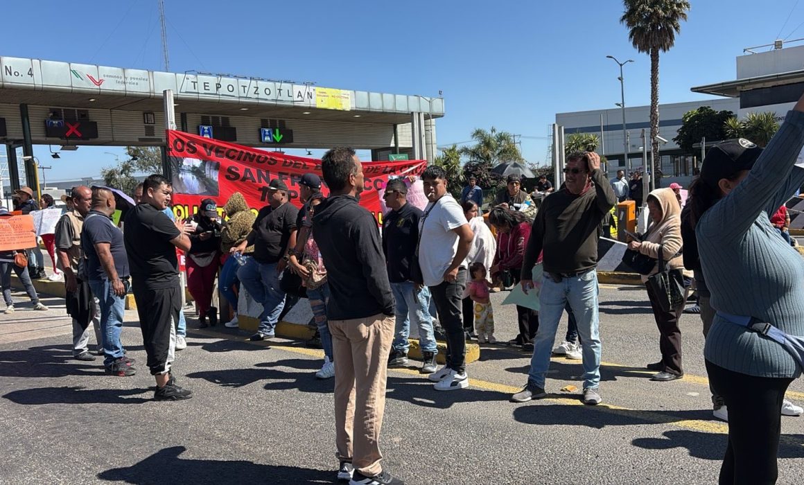 Toman la caseta de Tepotzotlán pobladores de Cuautitlán Izcalli