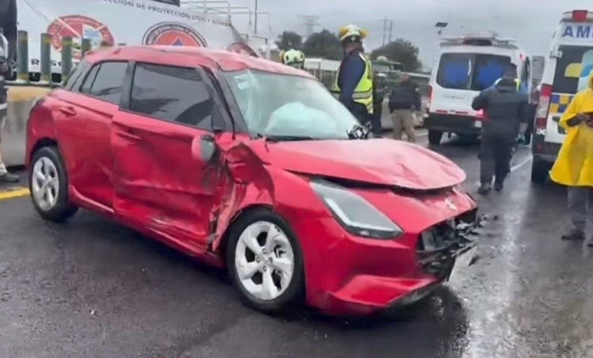 Vuelca auto sobre la Méx-Pachuca