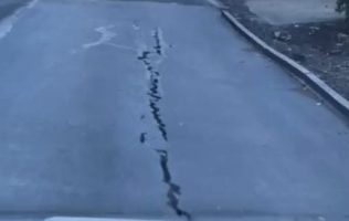 Vuelve a agrietarse carretera en Valle de Bravo que había sido atendida