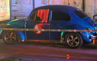 Acribillan a un hombre adentro de un auto en la Costera de Acapulco