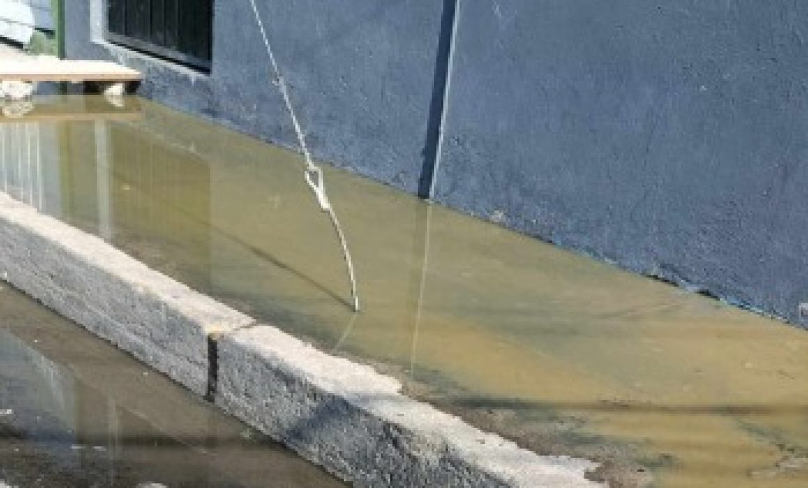 Acusan grave abandono ante drenaje colapsado en Nezahualcóyotl