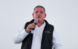 Admite Alan Velasco abusos en retenes pero ordena mantenerlos