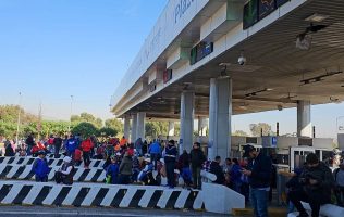 Advierte CNTE que tomará más casetas si no atienden sus demandas