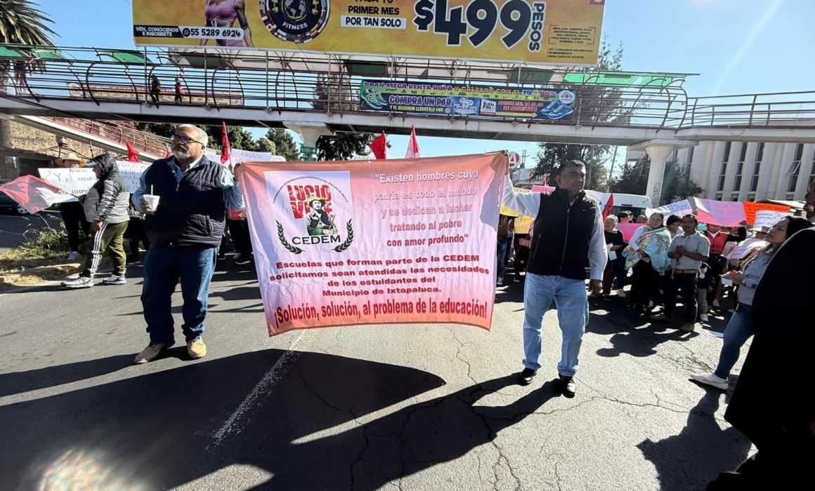 Bloquean en Ixtapaluca México-Puebla; caos vial por manifestantes