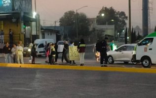 Bloquean la López Portillo por edil de Tultitlán que cambia nombres de calles
