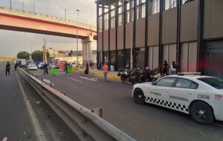 Bloquean policías de Valle de Chalco la México-Puebla por adeudos