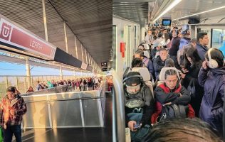 Bloqueo de transportistas causa retrasos a millones de mexiquenses