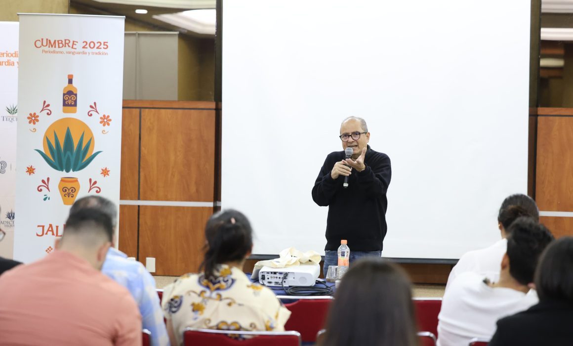 Brinda Ernesto Villanueva consejos a periodistas para evitar demandas