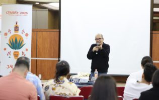 Brinda Ernesto Villanueva consejos a periodistas para evitar demandas