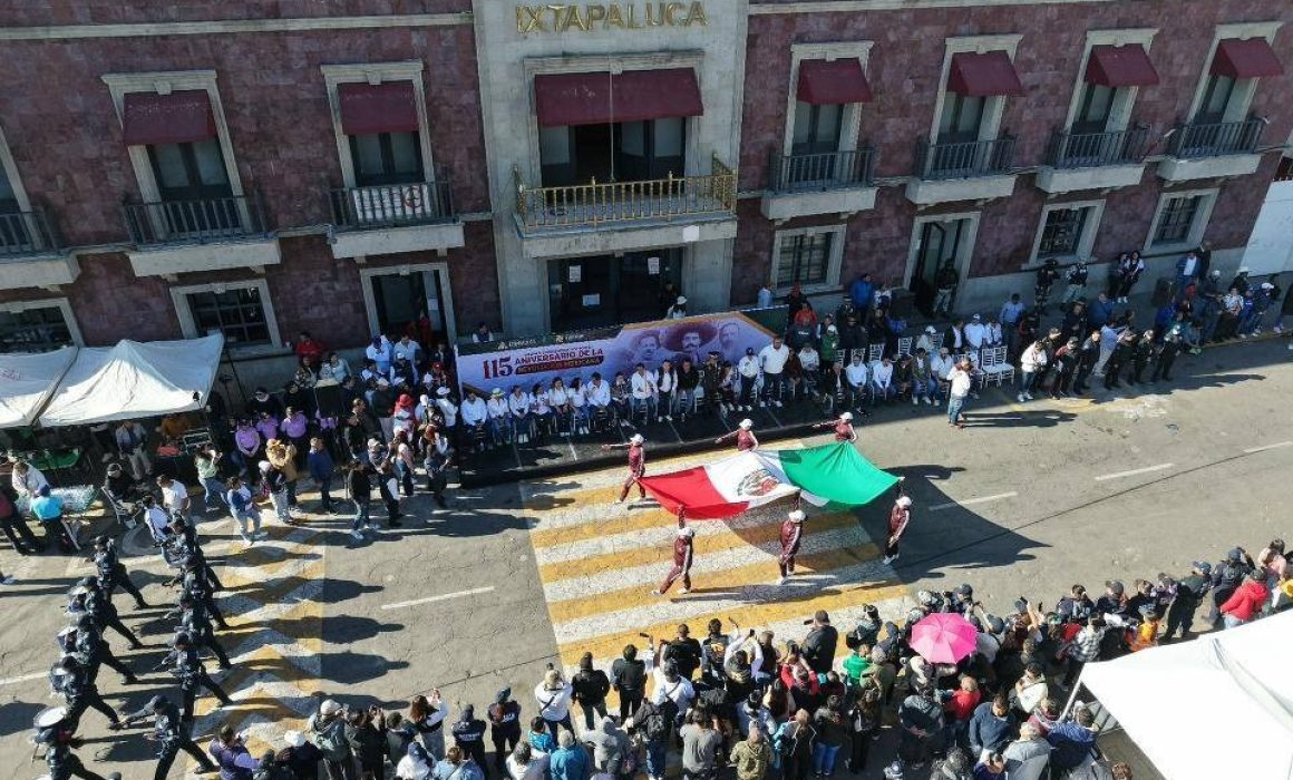 Callan protesta estudiantil subiendo volumen en desfile de Ixtapaluca