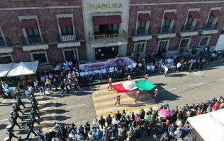 Callan protesta estudiantil subiendo volumen en desfile de Ixtapaluca