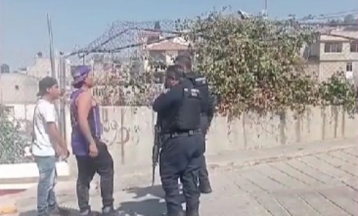 Captan pelea entre policías y civiles en Chimalhuacán; crece polémica