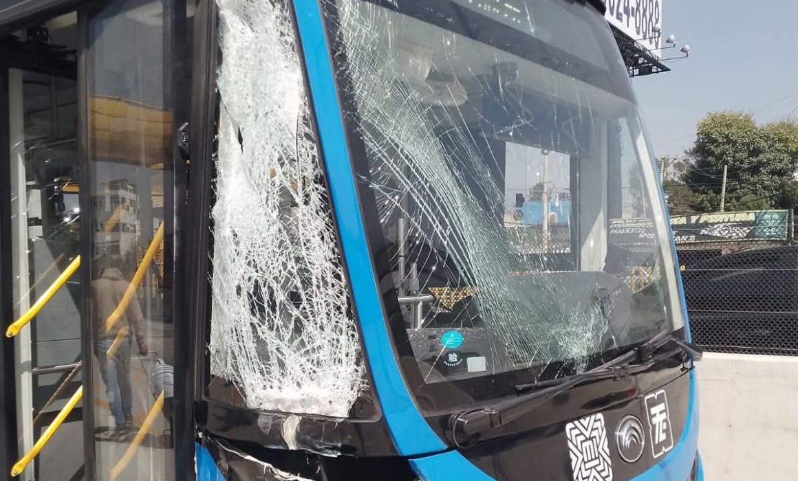 Choca trolebús de la Línea 11 en Valle de Chalco; hay tres lesionados