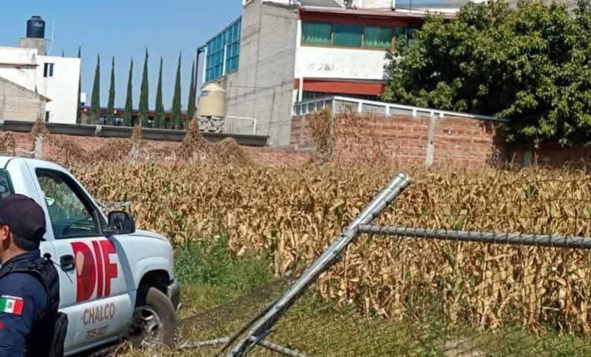 Choca unidad del DIF en Chalco por presunta negligencia del conductor
