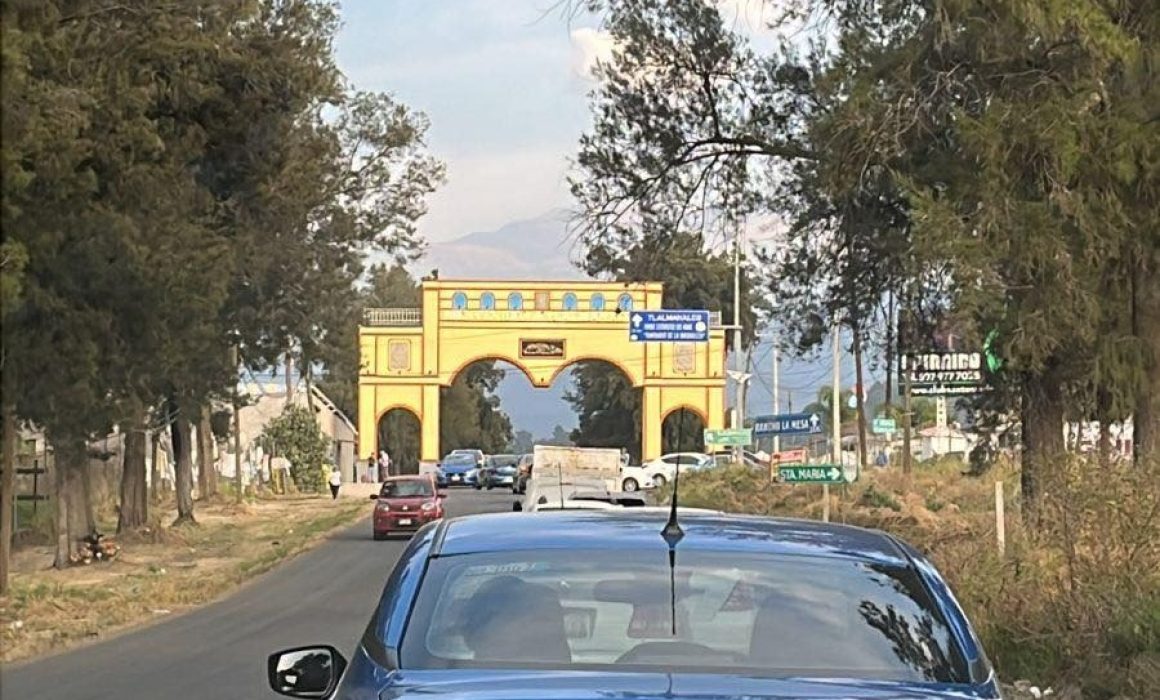 Cierran carretera Tlalmanalco–Metla por presunta huelga de taxistas