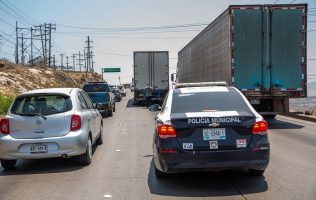 Cierre en avenida provoca caos por bloqueo de piperos en Nezahualcóyotl