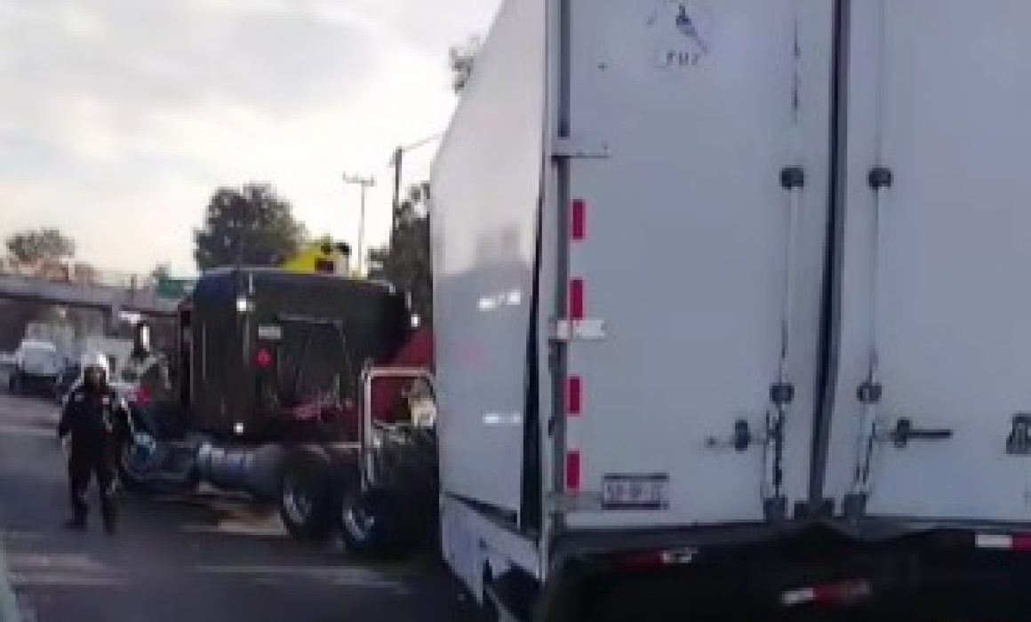 Colapsa la México-Querétaro tras choque; caos se agrava por protesta
