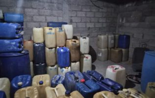 Continúa el huachicol en Ecatepec detienen a hombre con bidones llenos