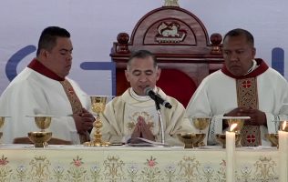 Da la bienvenida Delfina Gómez a nuevo obispo de Texcoco Carlos Enrique
