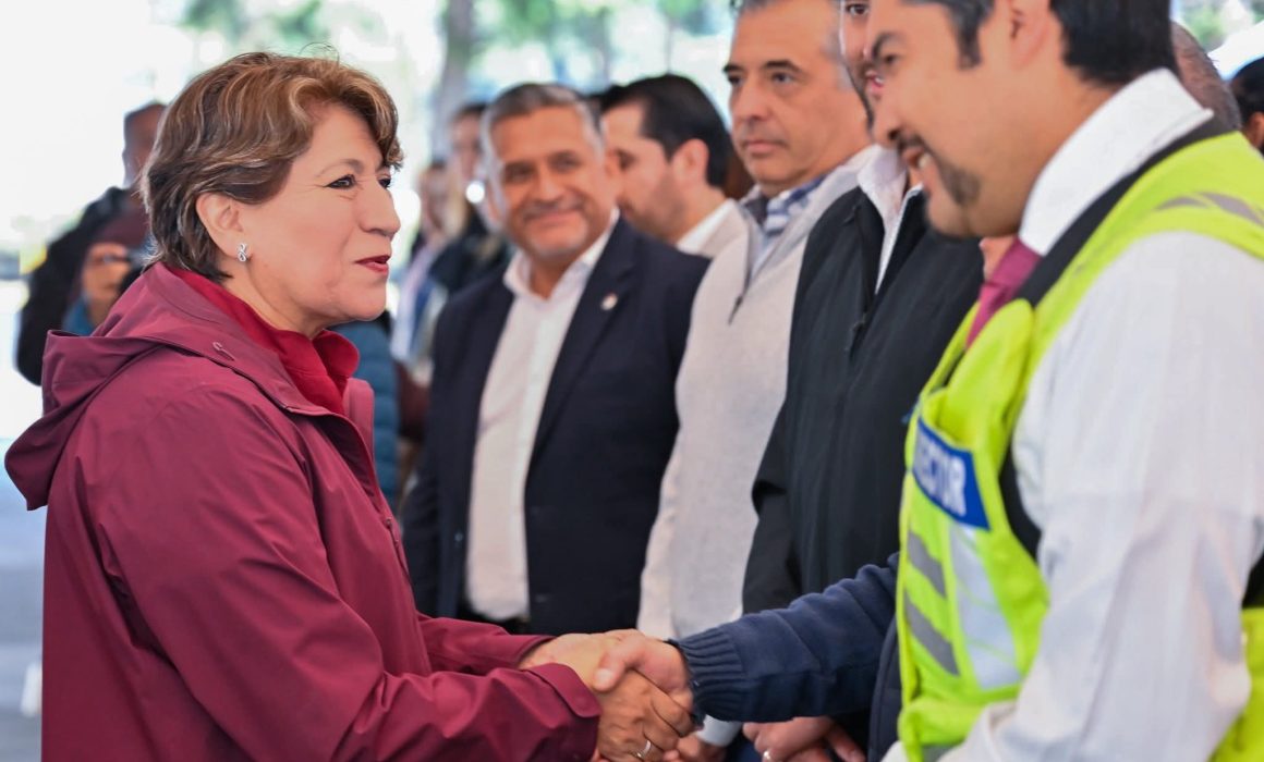 Delfina Gómez acude a Megajornada de vacunación