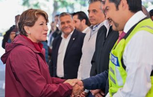 Delfina Gómez acude a Megajornada de vacunación
