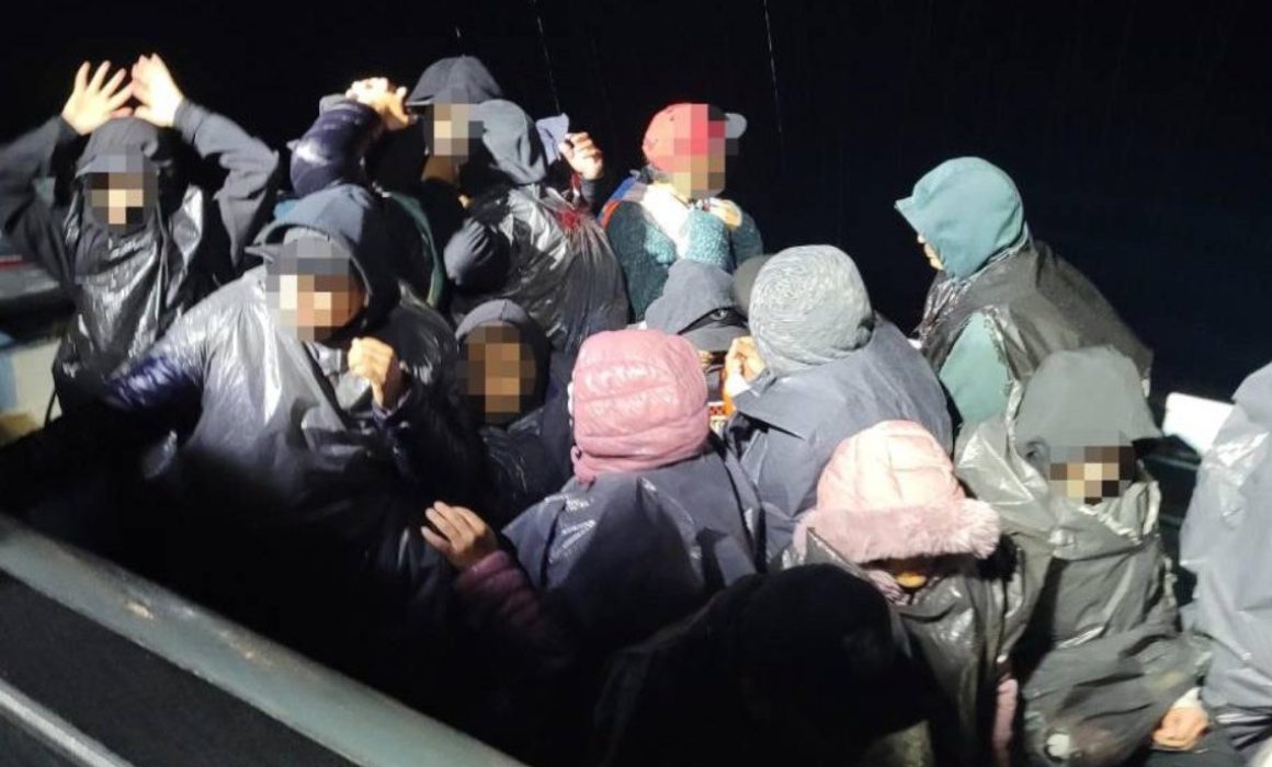 Detiene CBP a 17 migrantes en embarcación en costas de California