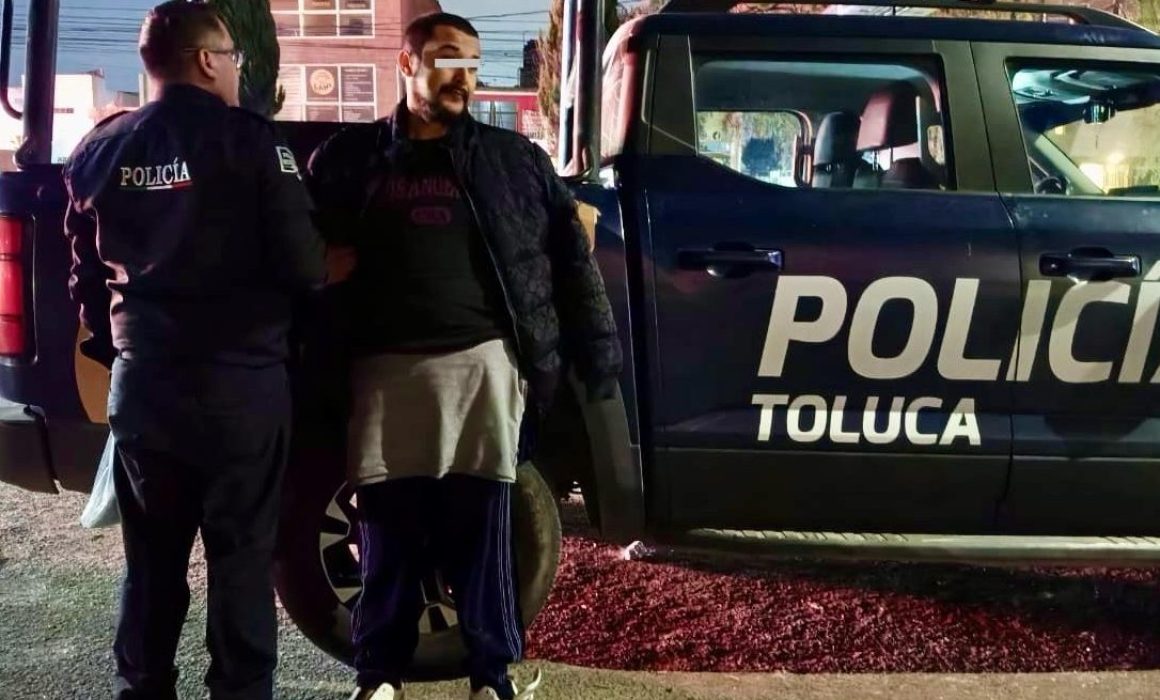Detienen a hombre que causó destrozos en panteón de Toluca