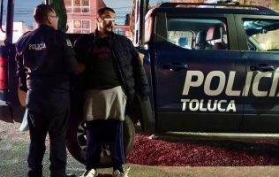 Detienen a hombre que causó destrozos en panteón de Toluca