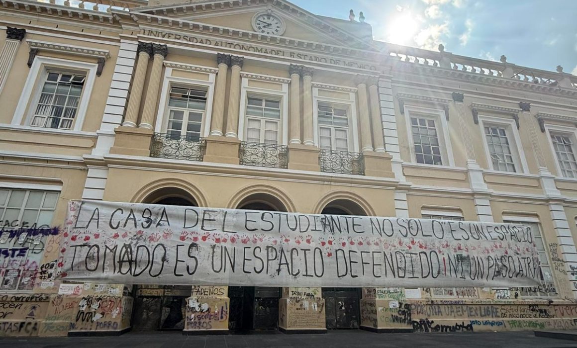 Devuelven paristas Edificio de Rectoría a autoridades de la UAEMéx