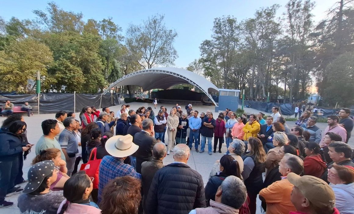 Dialogan autoridades con vecinos por remodelación de Alameda de Toluca