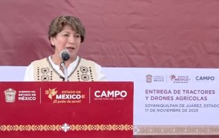 Dignifica Delfina Gómez campo mexiquense al entregar tractores y drones