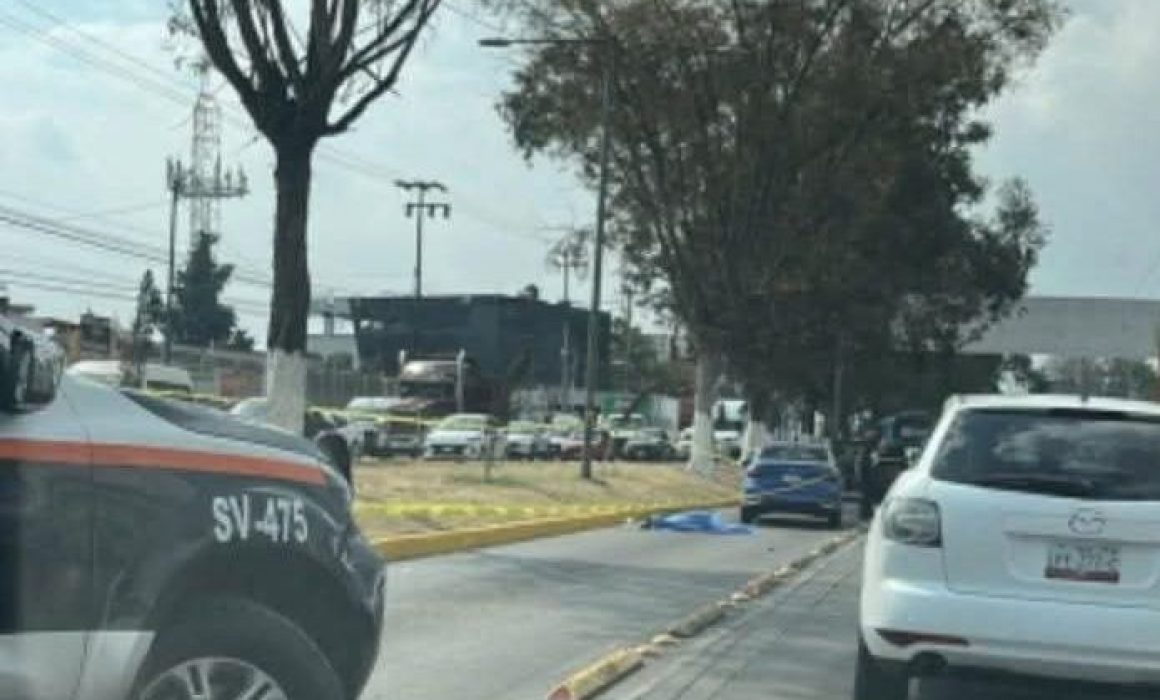 Embiste a aficionado de fútbol en Tultitlán y fallece
