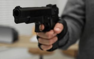 Enfrenta padre a ladrón armado para proteger a sus hijos en Valle de Chalco