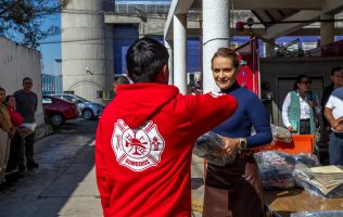 Entrega Erika Olea equipamiento al cuerpo de Bomberos de Tianguistenco