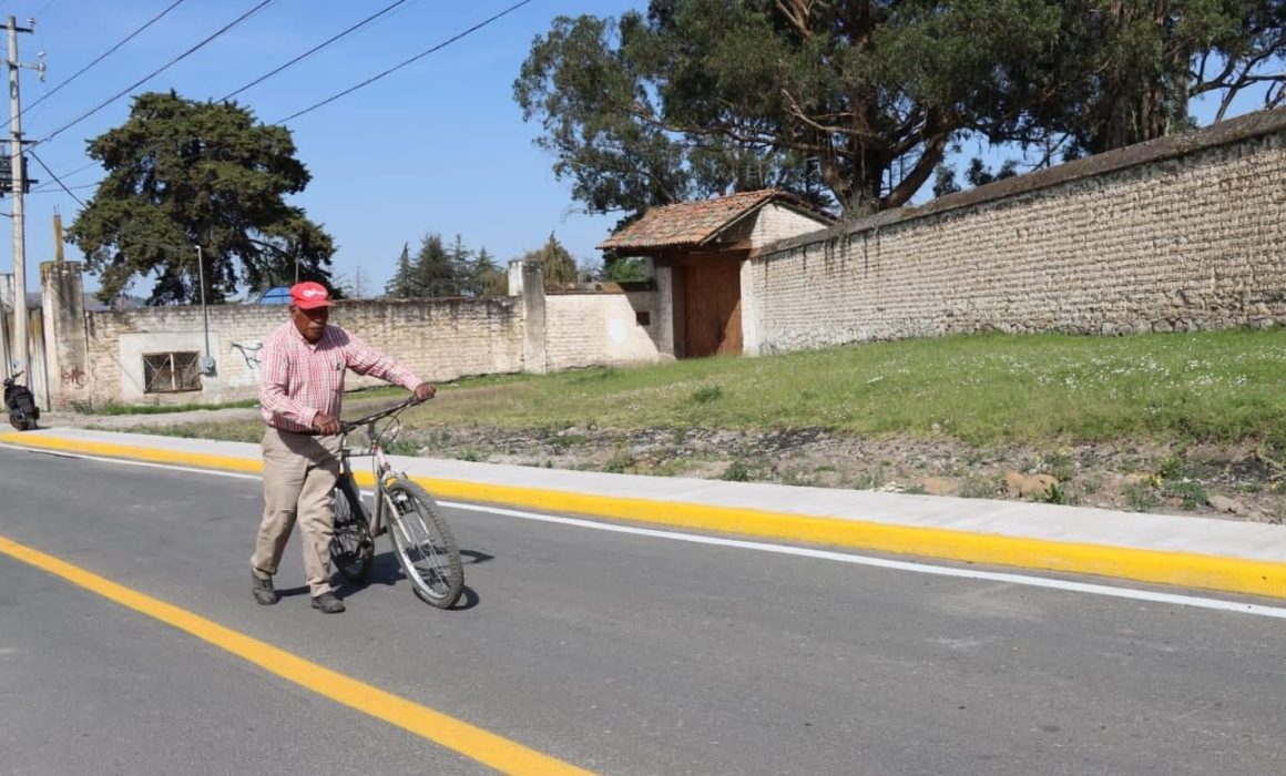 Entrega Manuel Vilchis nueva vía que mejora movilidad en Zinacantepec