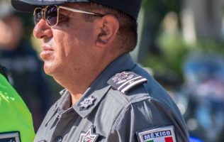 Exhiben al comisario de Valle de Chalco blindado mientras reina la violencia