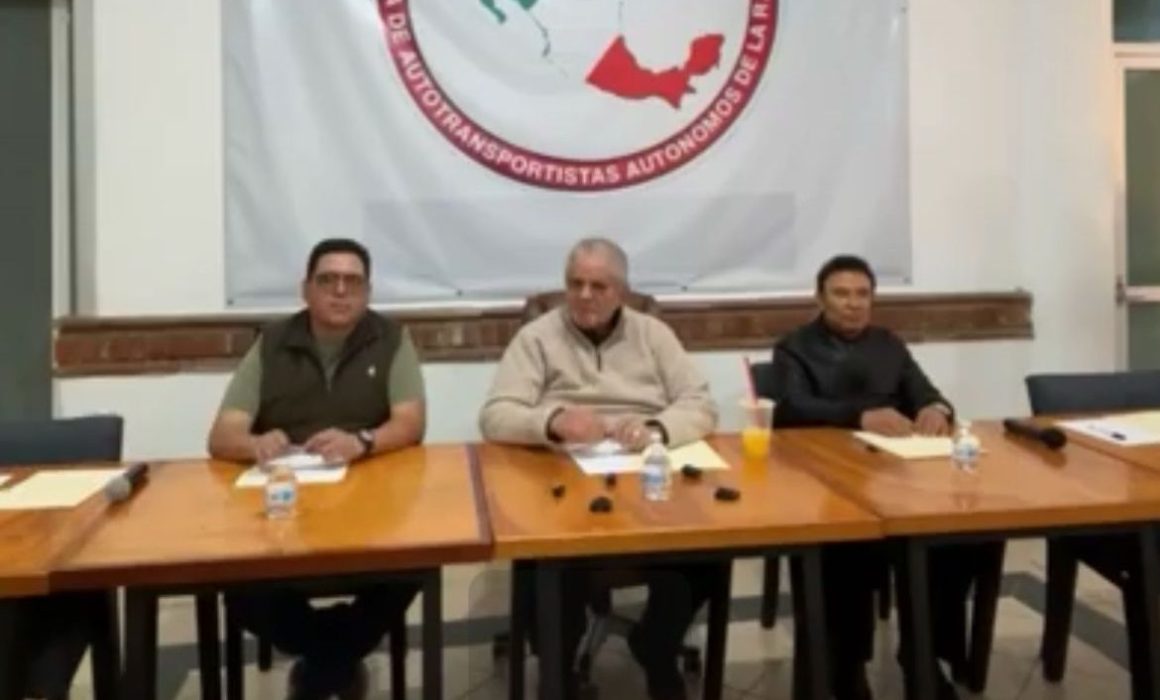 Exigen aparición de transportista y señalan al alcalde de Jilotepec por vínculos con delincuencia