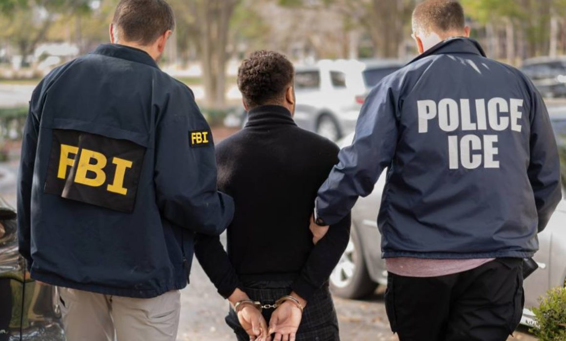 Explican organizaciones qué hacer y qué mostrar si ICE los detiene