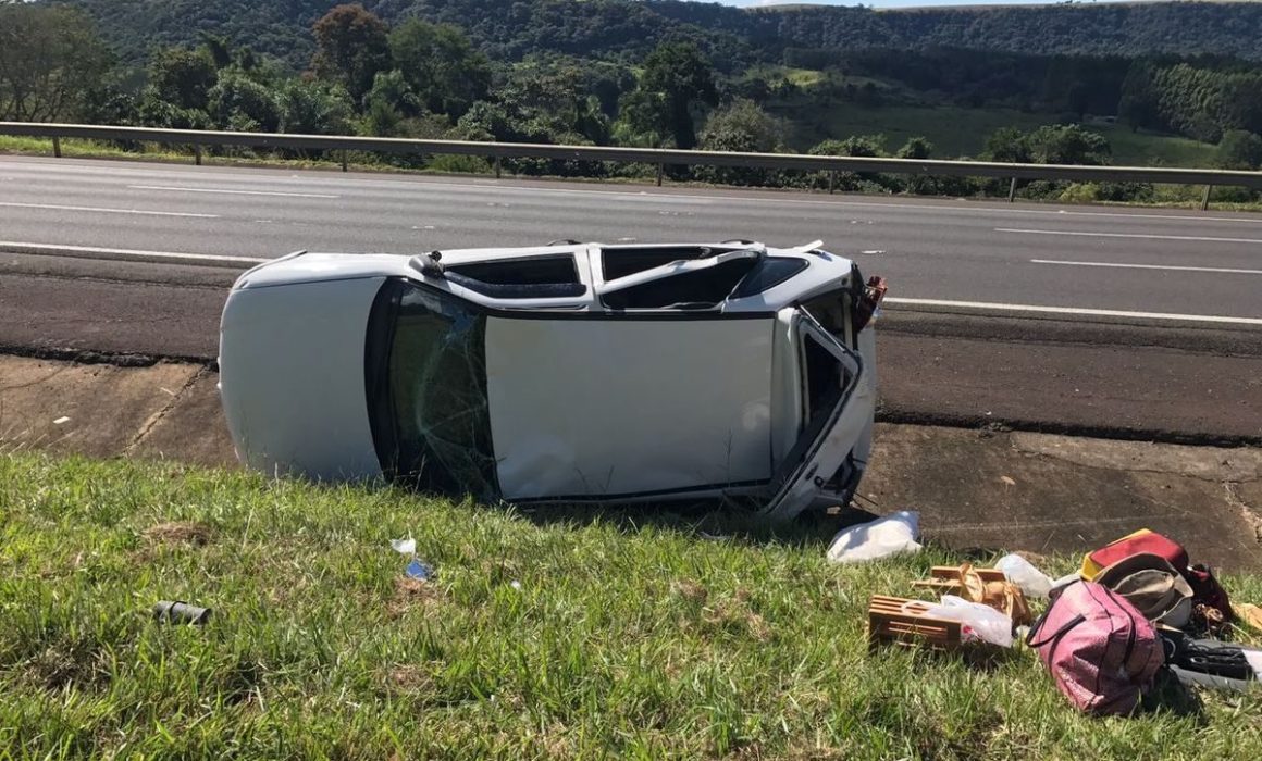 Exponen riesgos en Periférico tras volcadura y presunto abuso policial