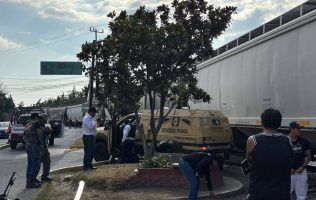 Golpea tren a camioneta de valores en Texcoco; no hay lesionados