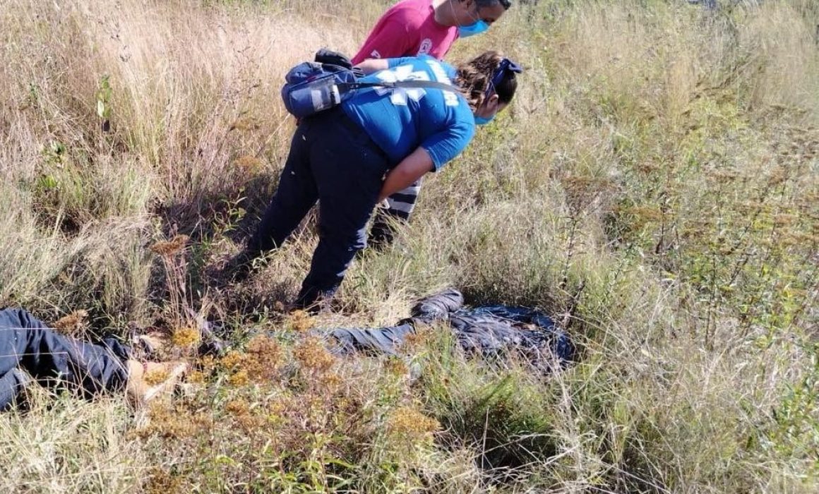 Hallan dos cadáveres con signos de violencia en Villa Guerrero, Edomex