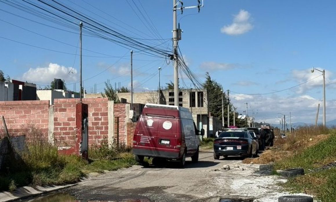 Hallan encobijado y detienen a 3 mujeres durante cateo en Calimaya