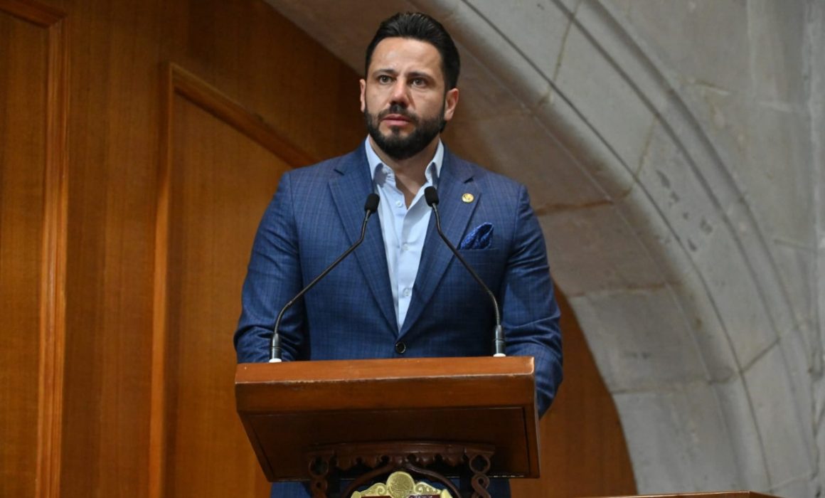 Impulsa Anuar Roberto Azar Figueroa Ley para regular la IA