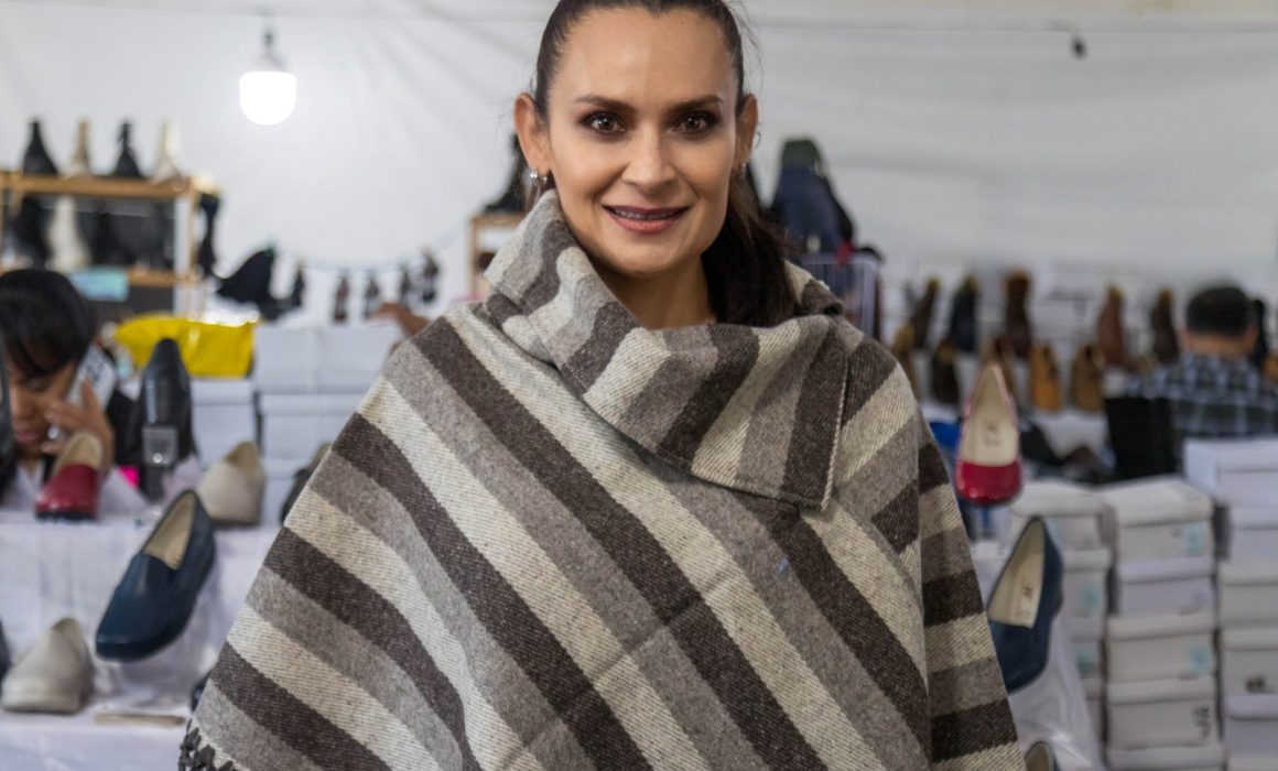 Invitan a surtirse de ropa invernal en Gualupita, la tierra del textil