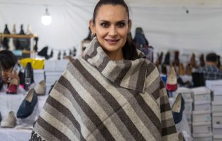 Invitan a surtirse de ropa invernal en Gualupita, la tierra del textil