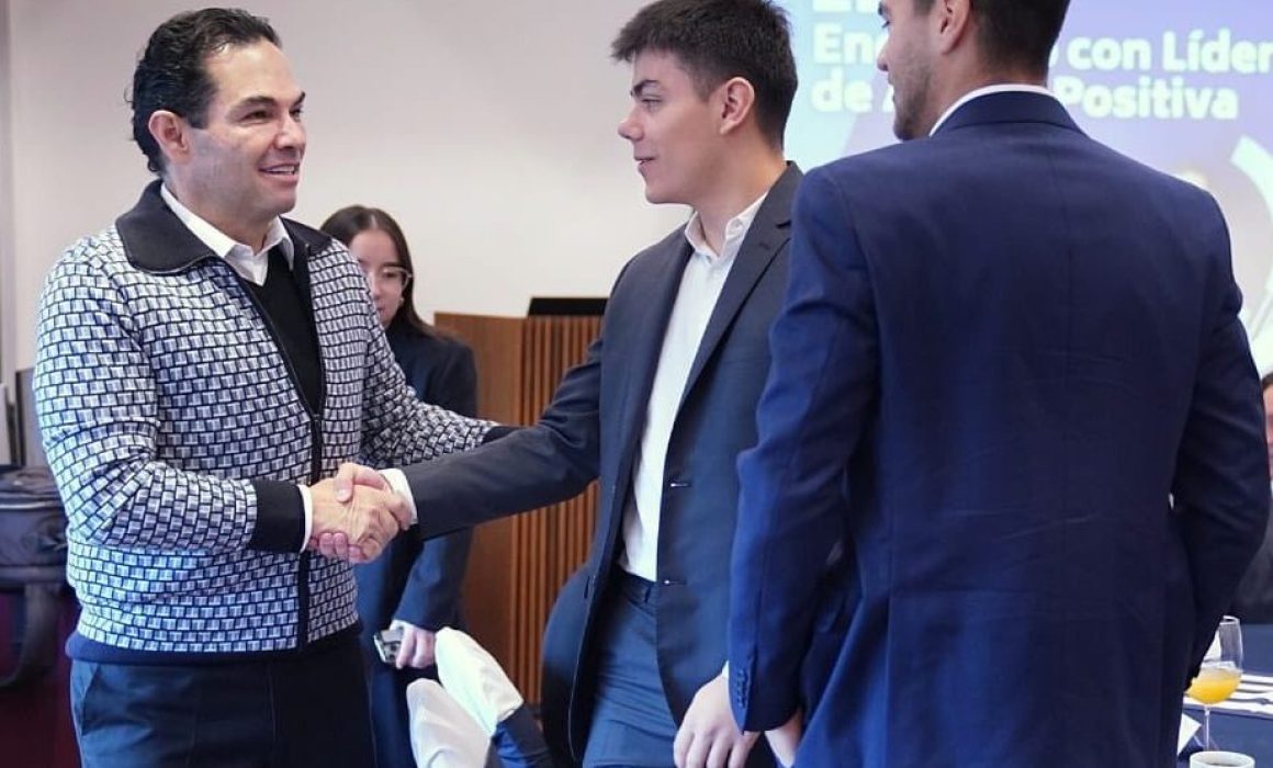 Llama Enrique Vargas a jóvenes a transformar México