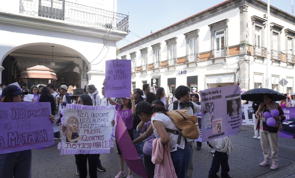 Marchan en Toluca para exigir justicia por asesinato de la joven Lili
