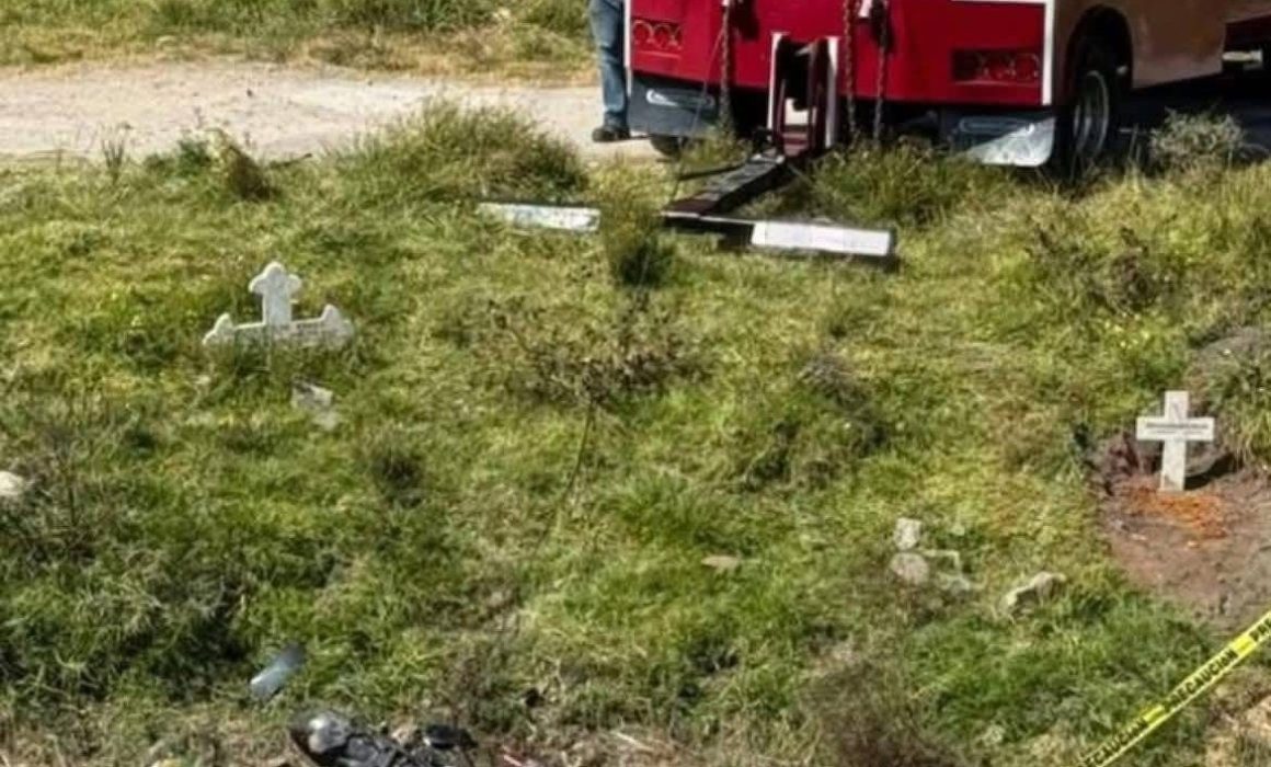 Mueren dos jóvenes que derraparon en una moto en Tianguistenco